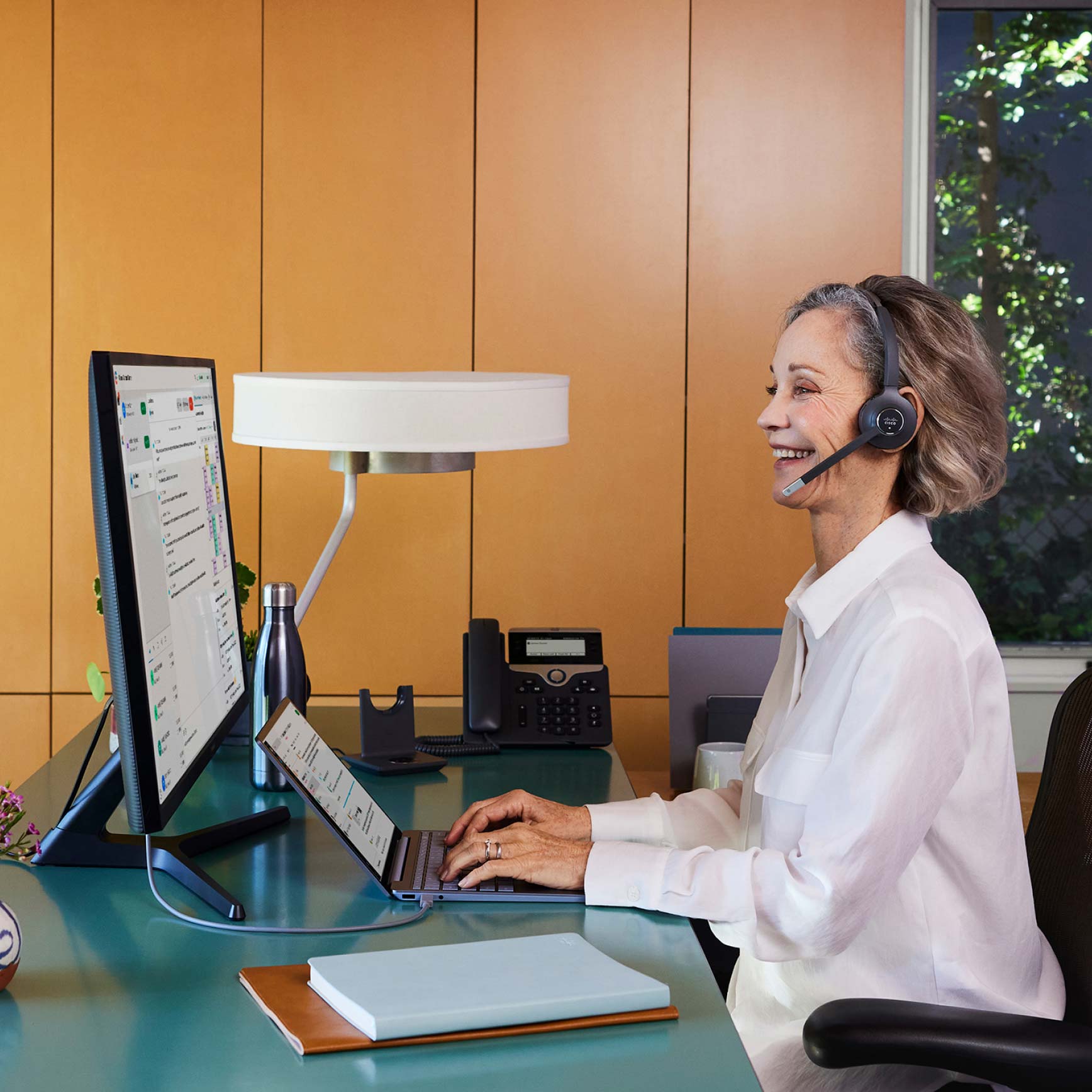 Un utilisateur s’implique avec Webex Contact Center