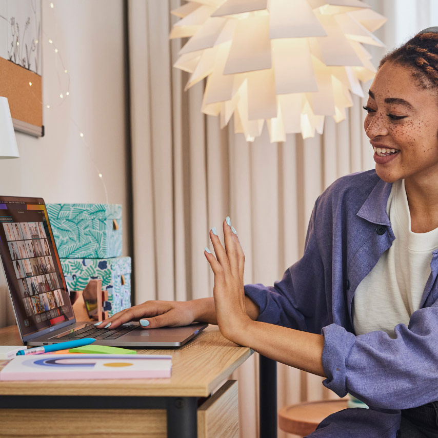 Webex Meetings でジェスチャー認識機能を使用する学生