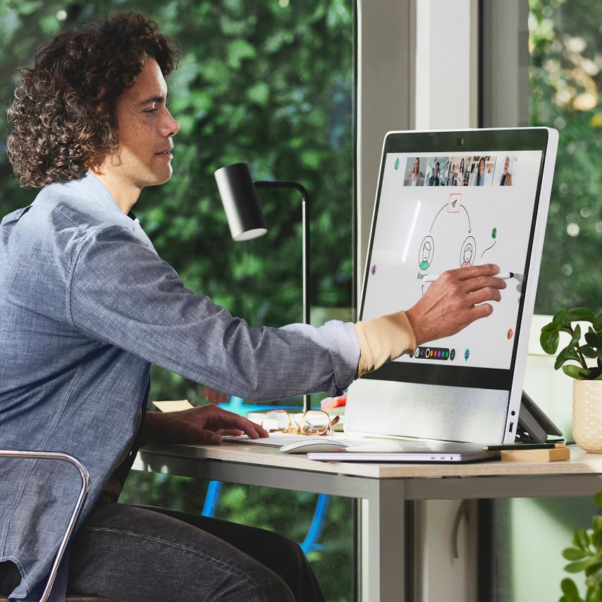 A teacher uses the Webex white boarding feature 