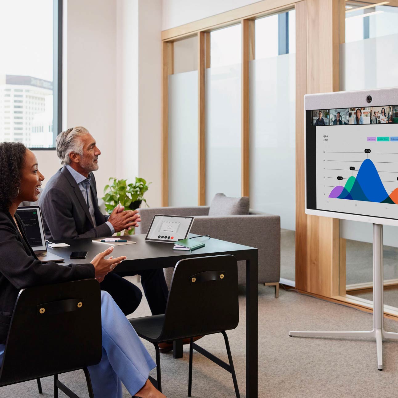 Personnes qui s’impliquent au travail grâce à Webex Meetings